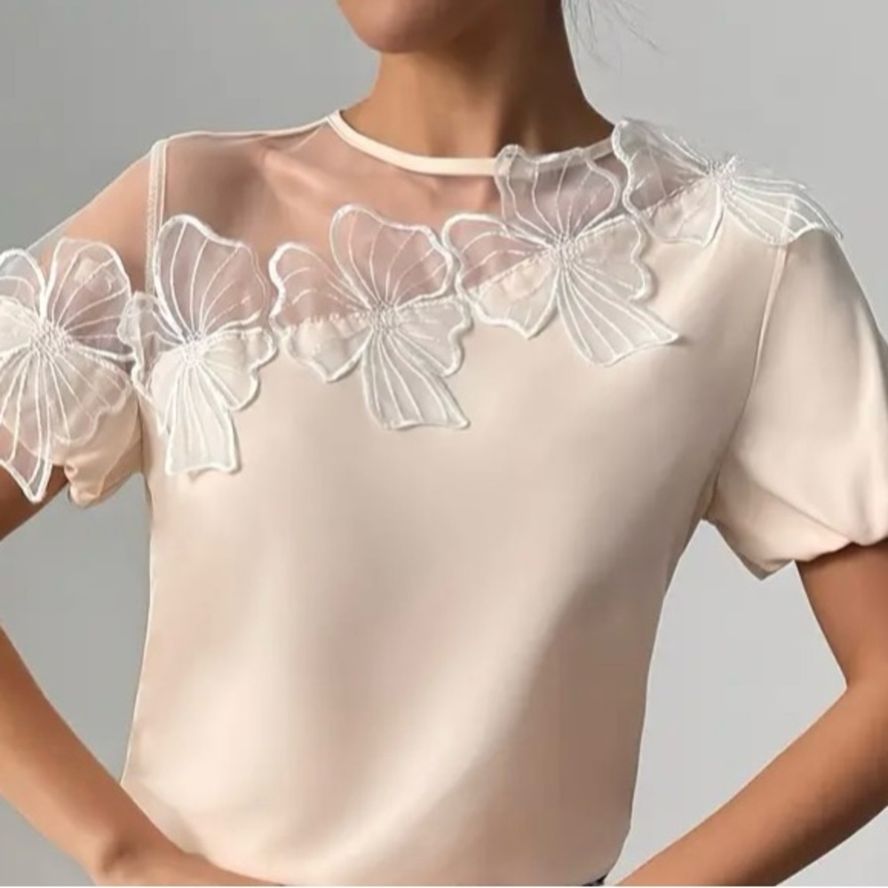 Elegant Lightweight Beige & White Floral Lace Blouse (NWOT)
